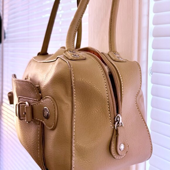 Tommy HIlfiger everyday basic bag - Tan with Red lining - well loved. - Picture 3 of 15